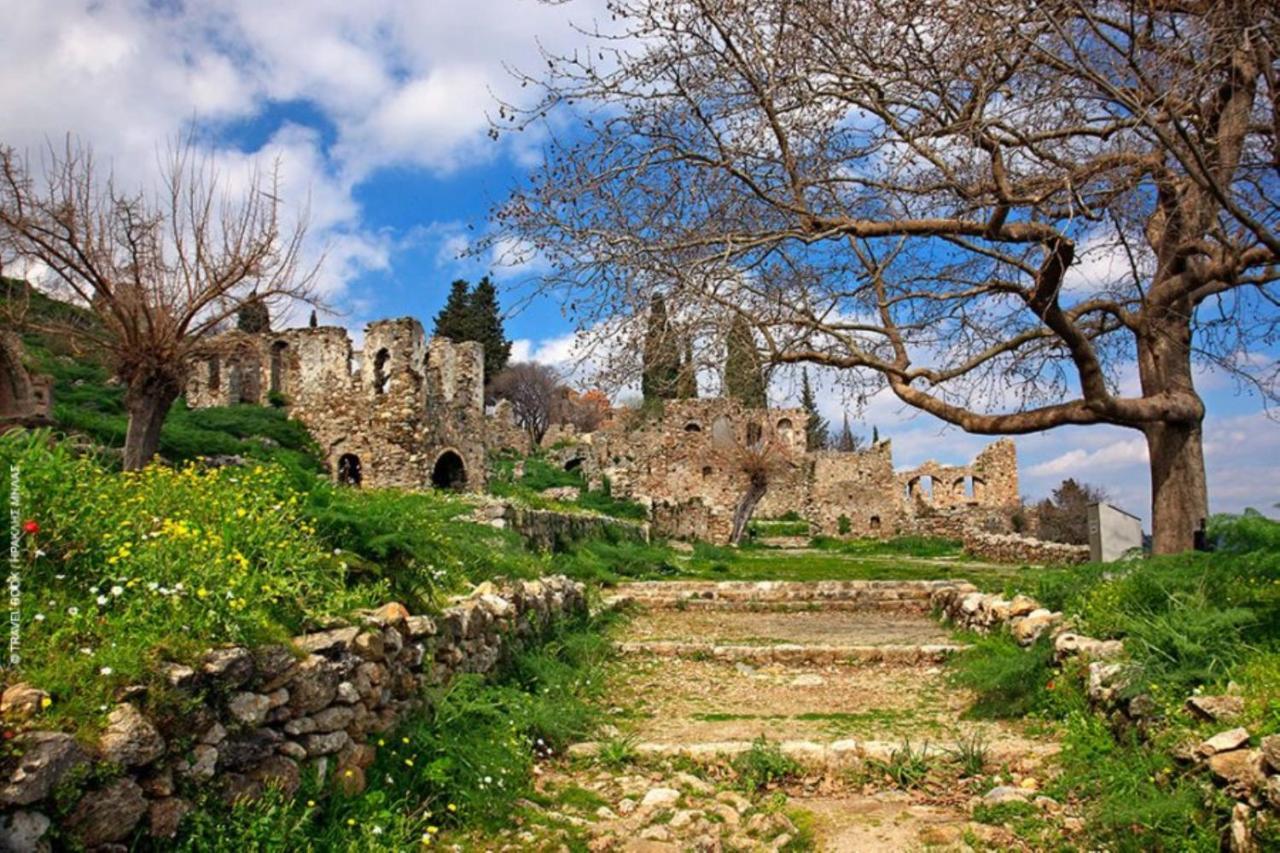 Olive And Orange Apartment Mystras Exterior photo